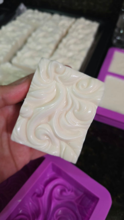 Glutathione & Collagen Soap in Goat Milk (Melt & Pour) - Small Size